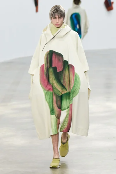 Look 13